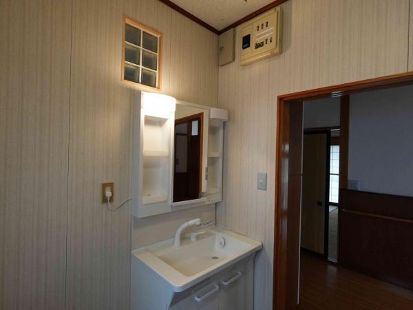 酒田市光ヶ丘二丁目　中古住宅 洗面台・洗面所 