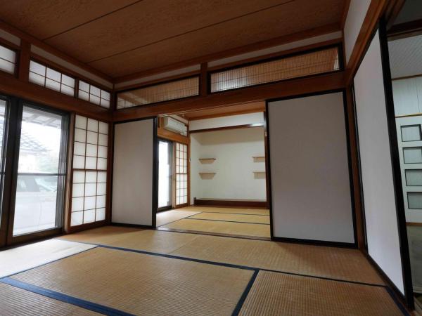 酒田市光ヶ丘二丁目　中古住宅 リビング以外の居室 