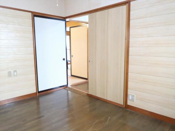 酒田市光ヶ丘二丁目　中古住宅 リビング以外の居室 