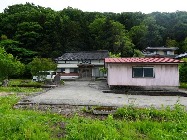 中古戸建 酒田市新出字佐渡46 JR羽越本線遊佐駅 220万円
