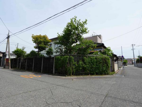酒田市住吉町　売土地【更地渡し】 前面道路含む現地写真 