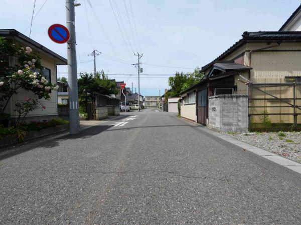 酒田市住吉町　売土地【更地渡し】 前面道路含む現地写真 
