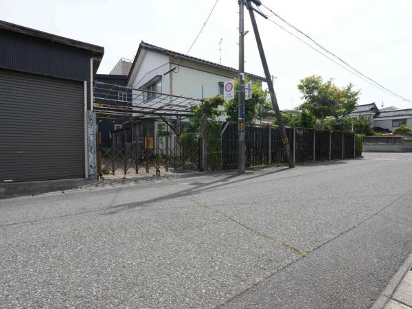 酒田市住吉町　売土地【更地渡し】 前面道路含む現地写真 
