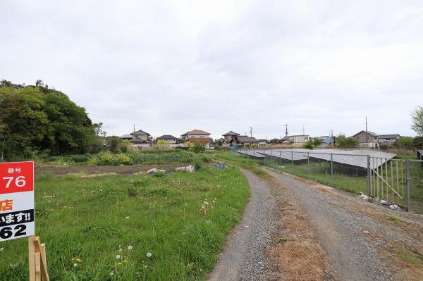 香取郡東庄町笹川い　土地 前面道路含む現地写真 