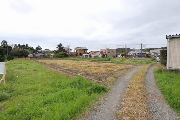 香取郡東庄町笹川い　土地 前面道路含む現地写真 