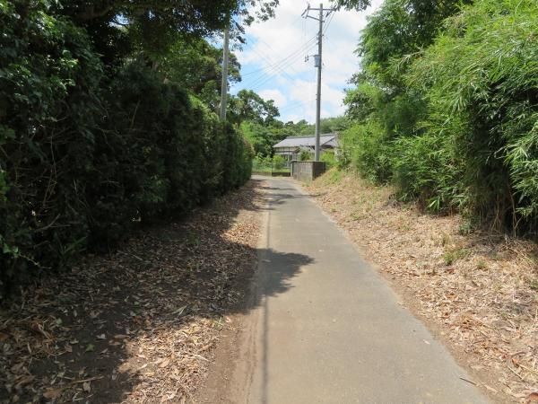 山武市松尾町高富　土地 前面道路含む現地写真 