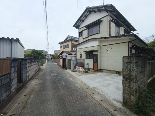 銚子市栄町4丁目　中古戸建 前面道路含む現地写真 