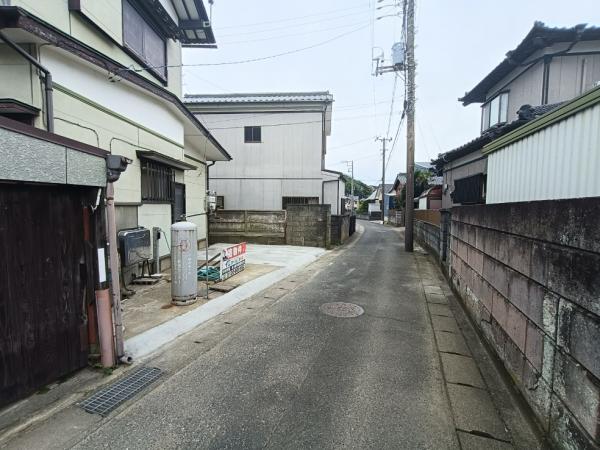 銚子市栄町4丁目　中古戸建 前面道路含む現地写真 