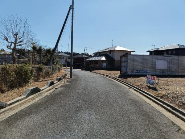 銚子市豊里台3丁目　土地 前面道路含む現地写真 
