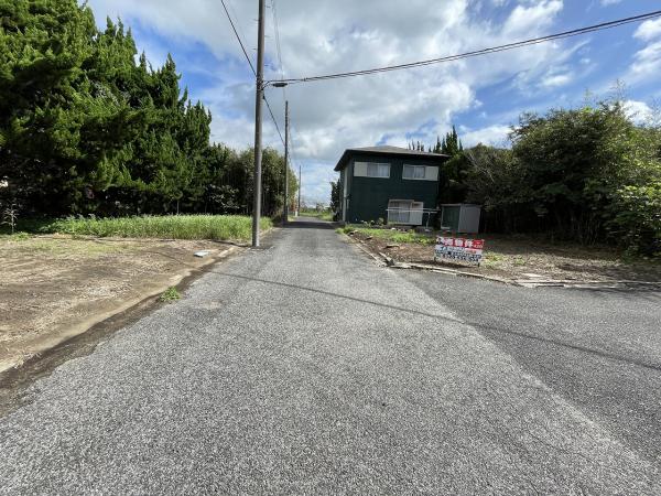 山武郡横芝光町屋形　土地 前面道路含む現地写真 