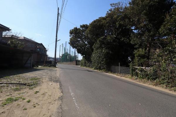 銚子市長塚町　土地 前面道路含む現地写真 