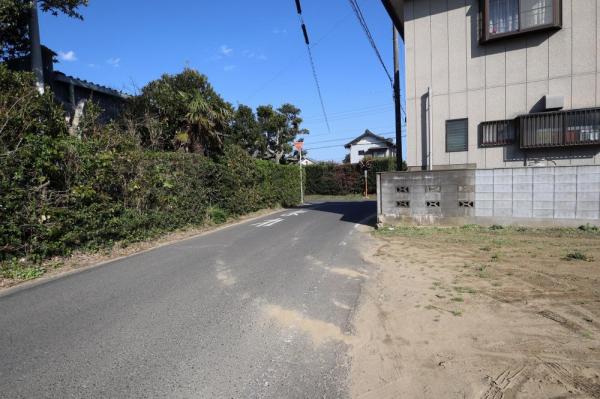 銚子市長塚町　土地 前面道路含む現地写真 