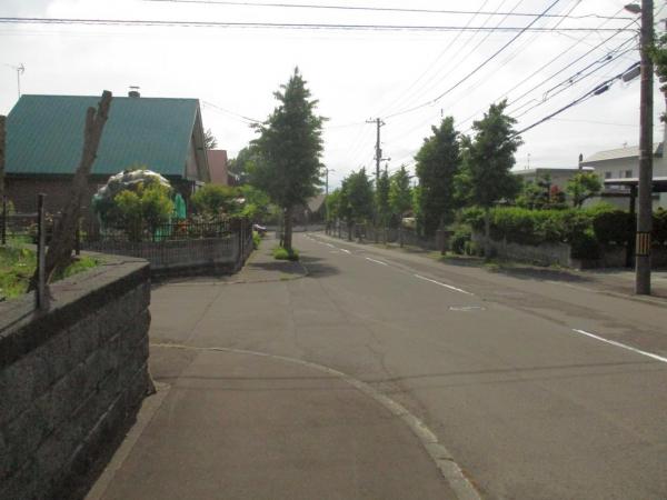 もみじ台南6丁目 前面道路含む現地写真 