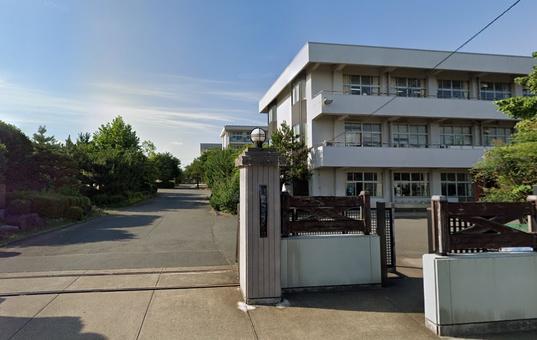 松山中学校