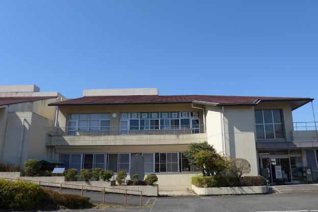 越生町立 図書館