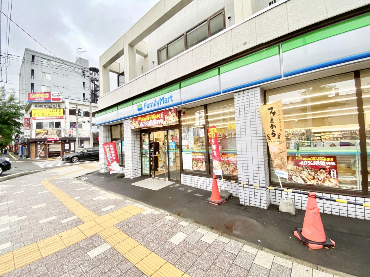 ファミリーマート 東札幌店