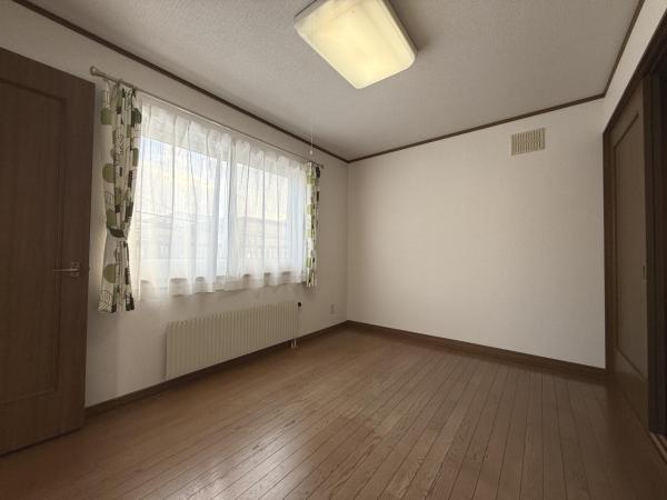 月寒東1条2丁目　戸建 洋室