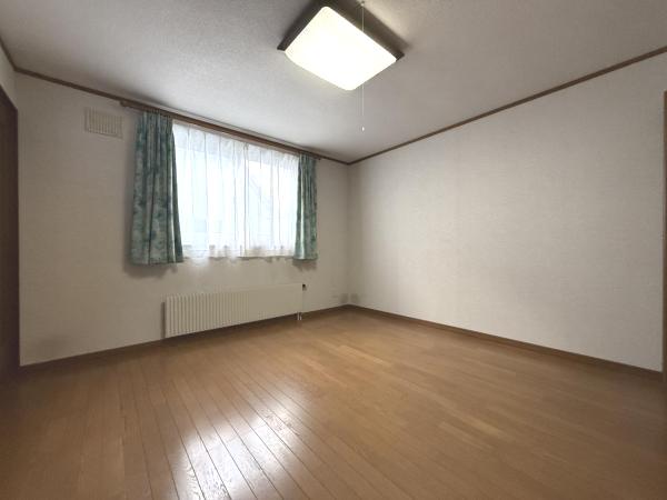 月寒東1条2丁目　戸建 洋室