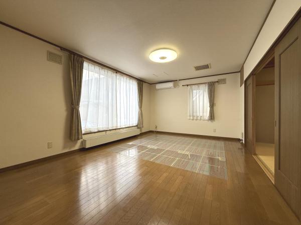 月寒東1条2丁目　戸建 リビング 