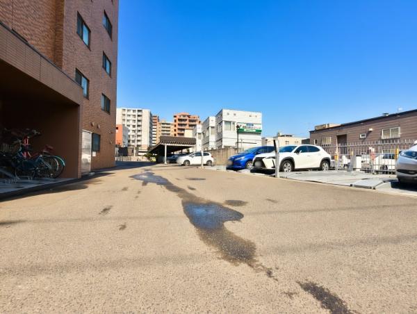パークホームズ円山 敷地内駐車場