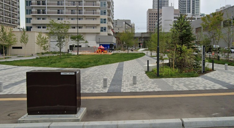 札幌駅東公園 (サツエキイーストパーク)