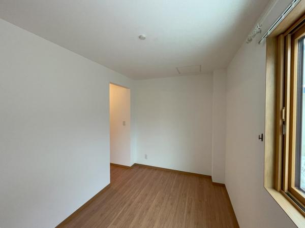 鶴野東4丁目　中古住宅 寝室
