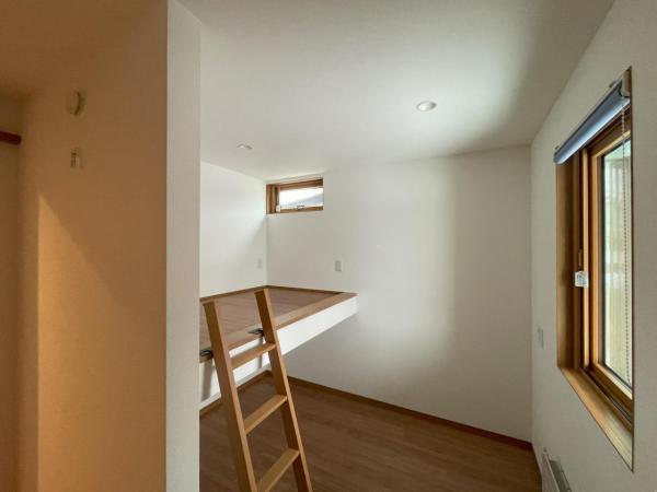 鶴野東4丁目　中古住宅 子供部屋