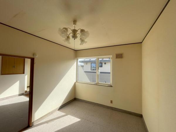 鳥取北10丁目　中古住宅 リビング以外の居室 