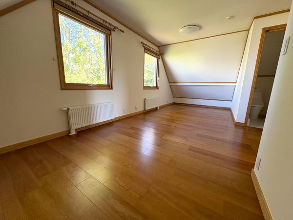 鳥取大通1丁目　売家　 リビング以外の居室 