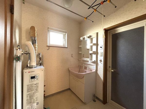 『釧路の空と阿寒の山。ここにしかない眺望。』柏東3丁目売家 洗面台・洗面所 