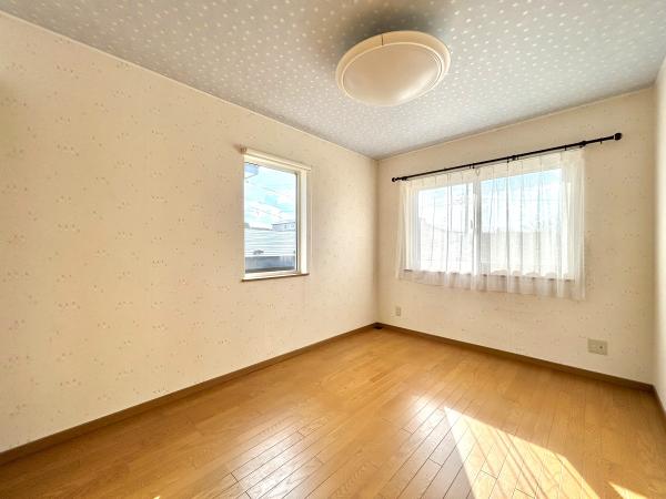 『釧路の空と阿寒の山。ここにしかない眺望。』柏東3丁目売家 リビング以外の居室 