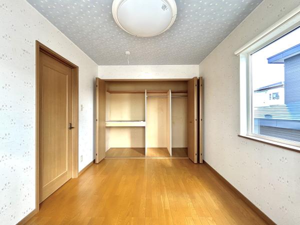 『釧路の空と阿寒の山。ここにしかない眺望。』柏東3丁目売家 リビング以外の居室 