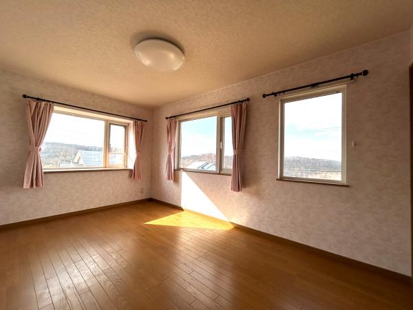 『釧路の空と阿寒の山。ここにしかない眺望。』柏東3丁目売家 寝室