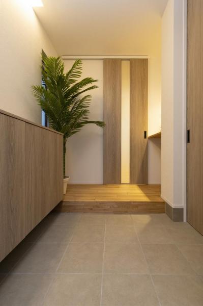 【商談中】『家族の時間を大切にした家。』愛国西モデル 玄関 