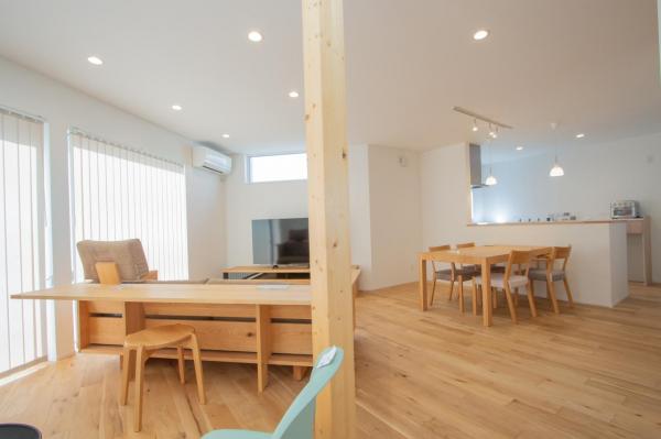 【商談中】『ちょっと大人の木の家。』根室市Qの家モデル リビングダイニング