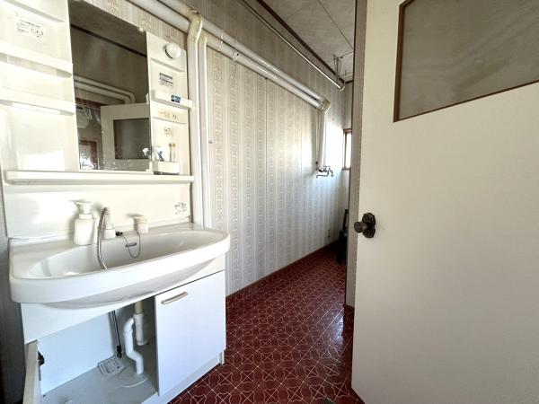 『家族の距離がちょうどいい。』美原5丁目売家 洗面台・洗面所 