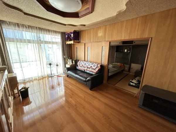 『家族の距離がちょうどいい。』美原5丁目売家 リビング 