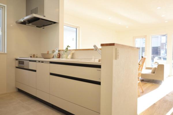 『全館空調で快適な住まい』新川モデル キッチン 