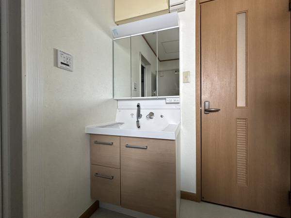 【商談中】『整えられた住まいで、暮らしをはじめる。』文苑4丁目売家 洗面台・洗面所 