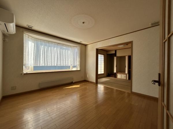 【商談中】『整えられた住まいで、暮らしをはじめる。』文苑4丁目売家 リビング 