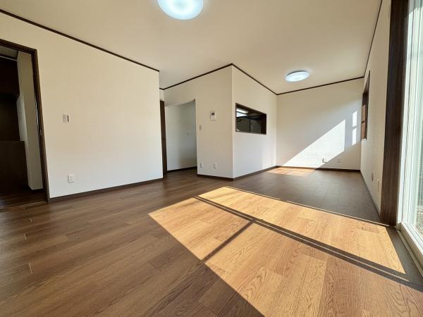 龍ケ崎市長山4丁目　戸建 リビング 