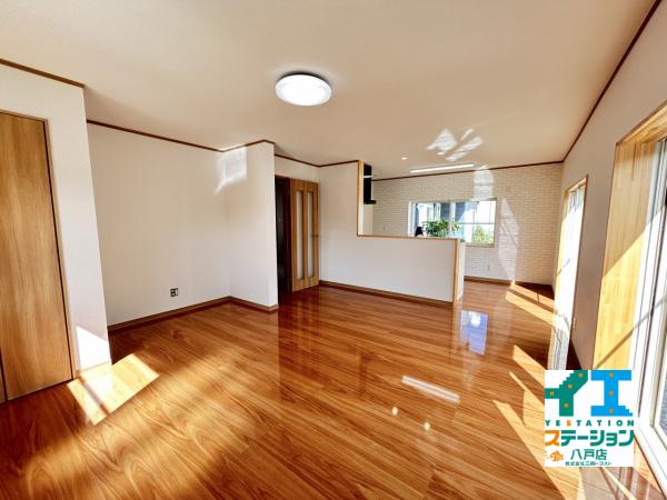  八戸市大字湊町字縄張 リビングダイニング