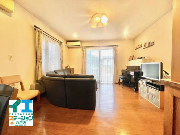 【商談中】八戸市南白山台2丁目 リビングダイニング