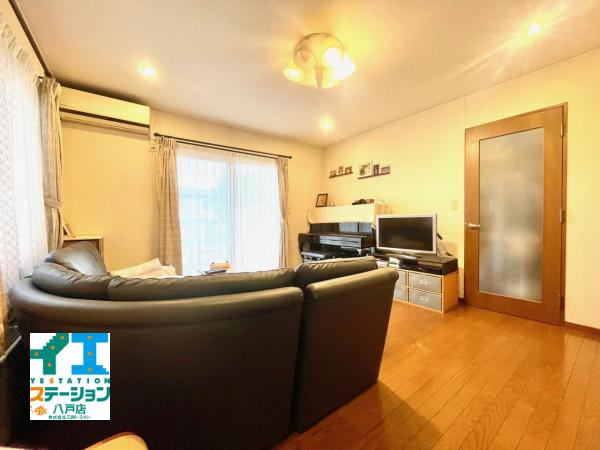 【商談中】八戸市南白山台2丁目 リビングダイニング